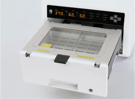 Jednozásuvkový inkubátor Astec SD-830, vysunutý šuplík Jednozásuvkový inkubátor Astec SD-830, vysunutý šuplík